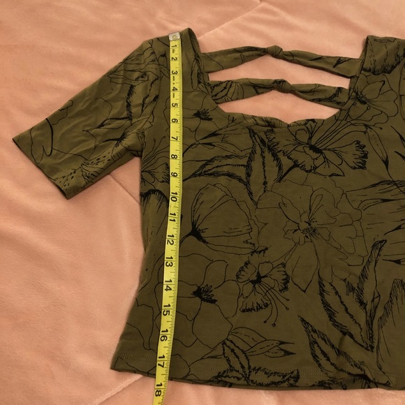 Guess Cayla Cropped Top Army Green Florals Small - Picture 5 of 7